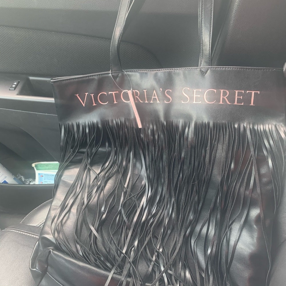 Victoria’s Secret New wi Tags fringe bag!